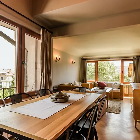 Three Levelled Art In The Heart Of Apartment