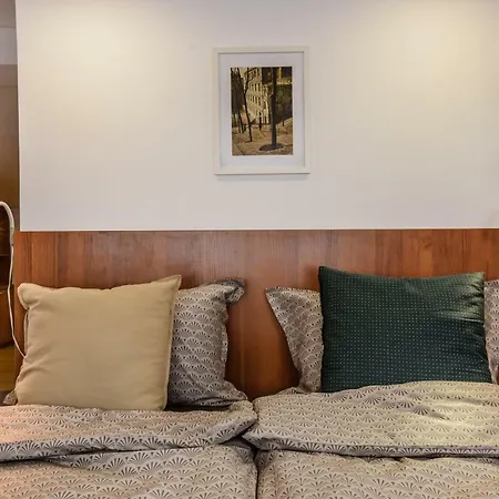 Three Levelled Art In The Heart Of Apartment